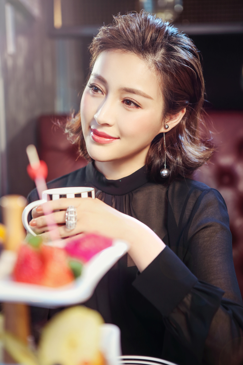 甘婷婷“活色生香”写真 展少女轻熟魅力