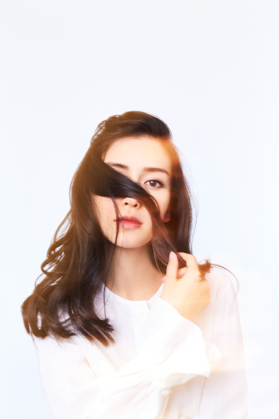 Angelababy生日写真 黑白搭配少女力十足