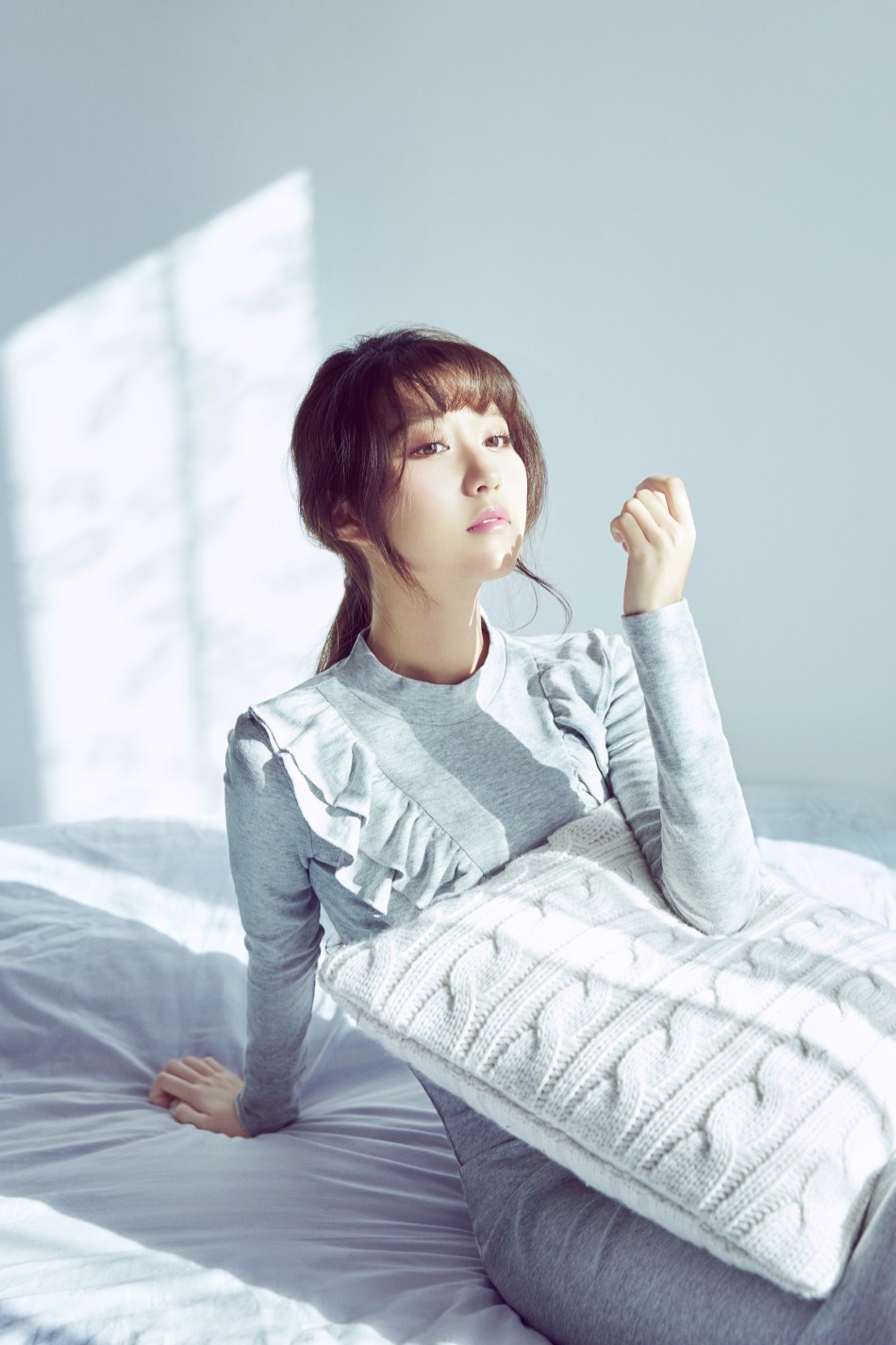 张鑫爆最新春季写真 鬼马精灵驾驭别样少女风