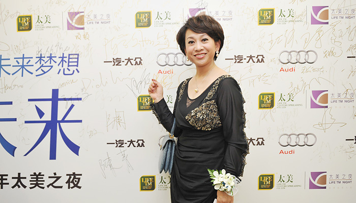 陈婷和老总_张艺谋和陈婷图片(2)