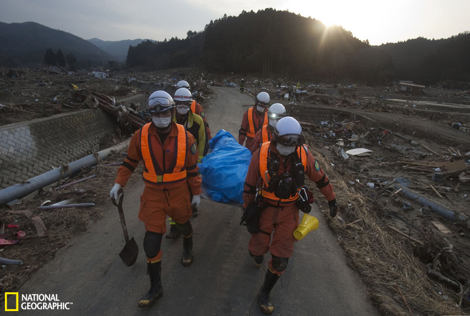 高清組圖：日本海嘯20張最難忘照片：船舶衝上城市廢墟