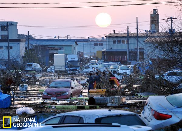 高清組圖︰日本海嘯20張最難忘照片︰船舶沖上城市廢墟