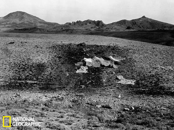 美国51区机密侦察机坠机照片解密曝光 - 极客秘