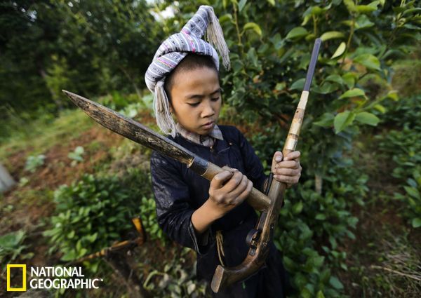 探访中国唯一持枪村落:古老风俗吸引游客