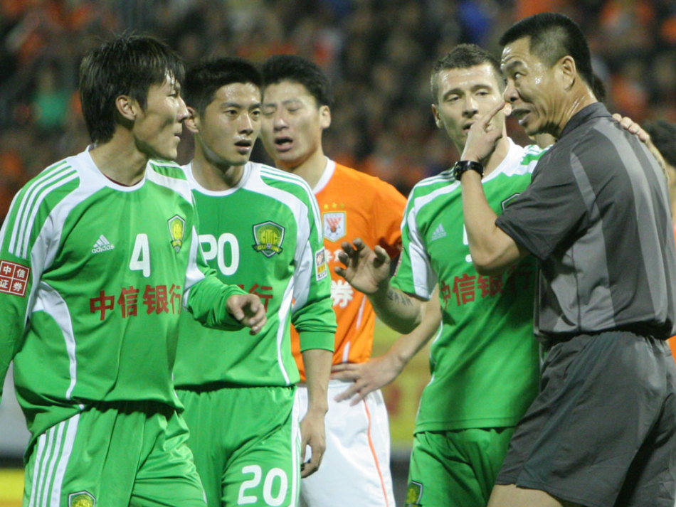 [流言板]詹姆斯：库里在场上最危险的时刻就是他打无球的时候