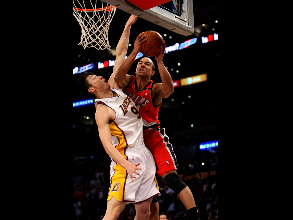 孙悦在NBA总决赛赛前热身，神情轻松准备迎接生涯最高舞台