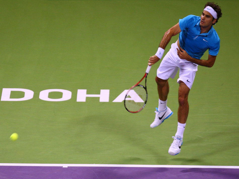 费德勒大力发球