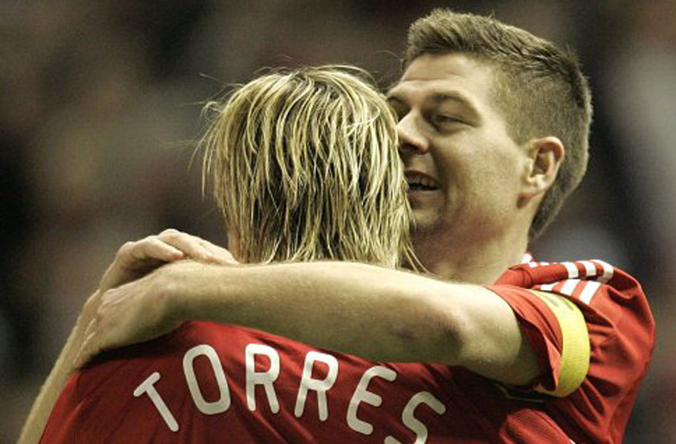 杰拉德拥抱托雷斯