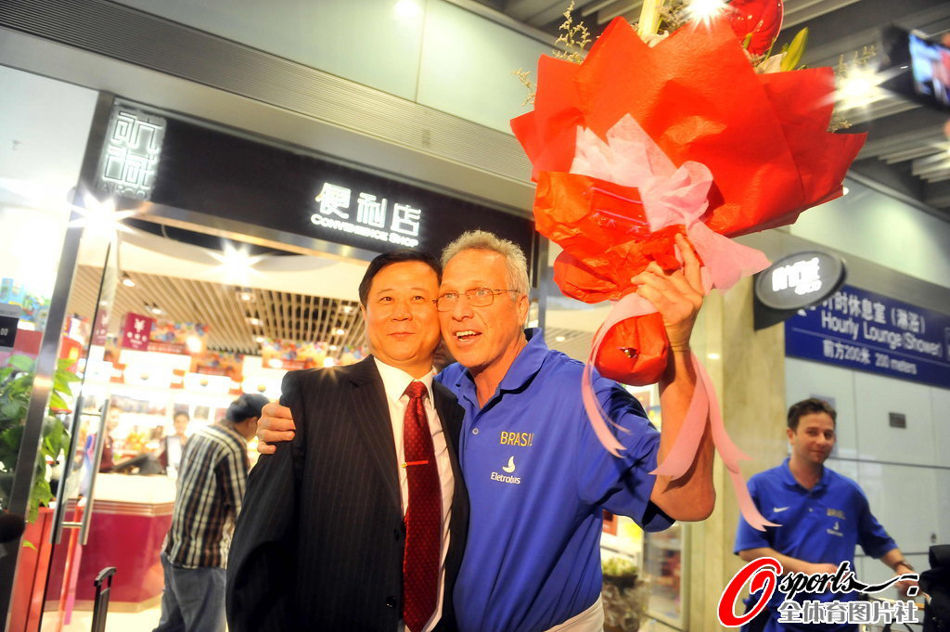 主持人夏安發布BLG選手短訪：奪冠之后想對