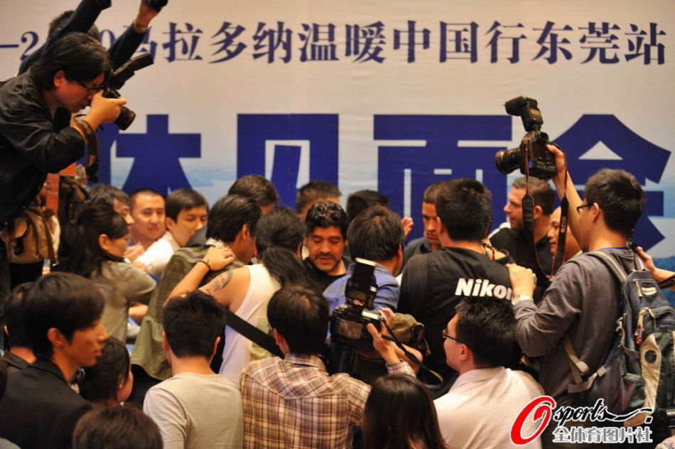 米勒打趣：如果我有字母哥的天赋 再加上我的跳投我就是GOAT