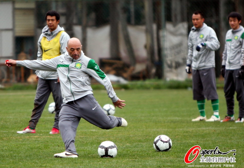 门德斯：不知道为啥有这么多关于亚马尔的噪音，我们都年轻过