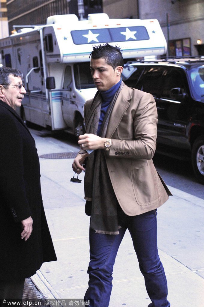 伊莉娜做节目男友C罗捧场 - 体育频道 | 佛山E家