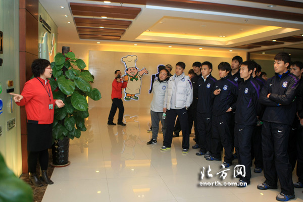 [流言板]杨瀚森：夏联都是和我差不多的新秀，常规赛感觉自己很渺小