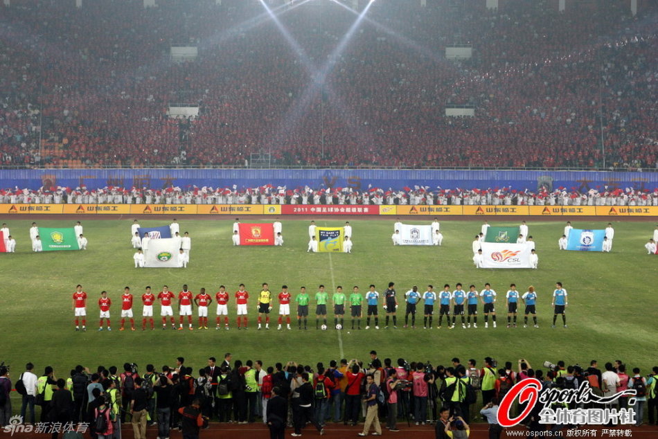 就應該這么打！戈貝爾掩護后下順 接球雙手滑翔暴扣！