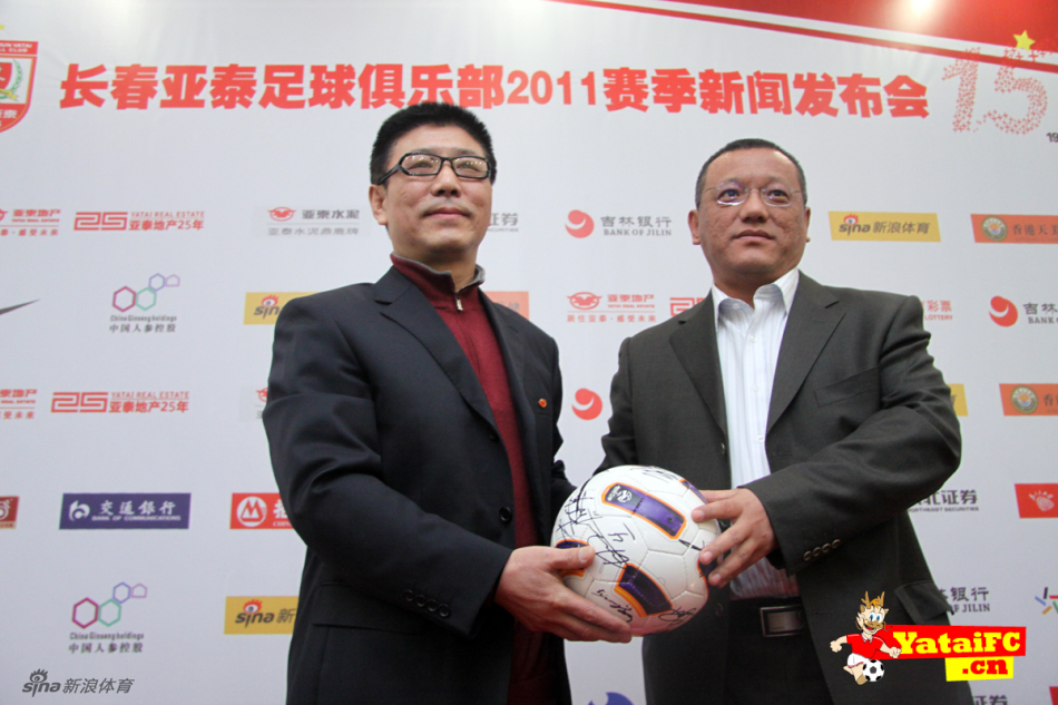 .月13日上午,长春亚泰足球俱乐部在长春会展中