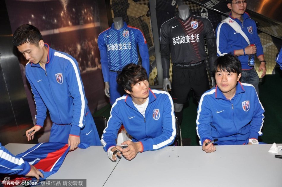 內部人士：湖人隊暫停一切交易談判——目前如此