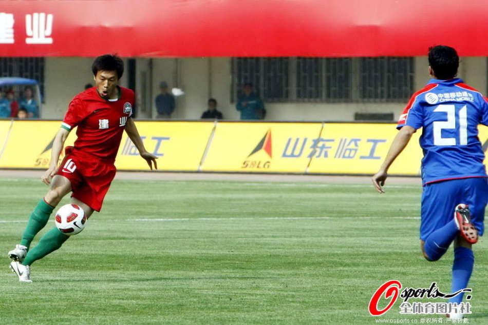 尼克斯險勝！布倫森28+5給機會，唐斯18+14裁判搶戲，拉塞爾23+7