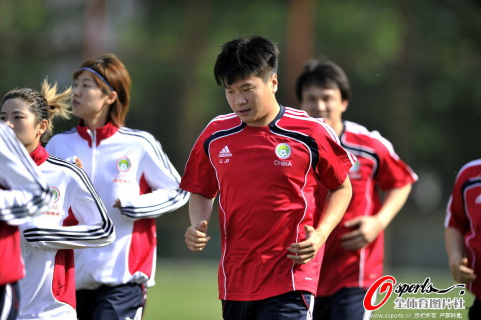 围甲联赛：榜首大战苏泊尔杭州力克成都