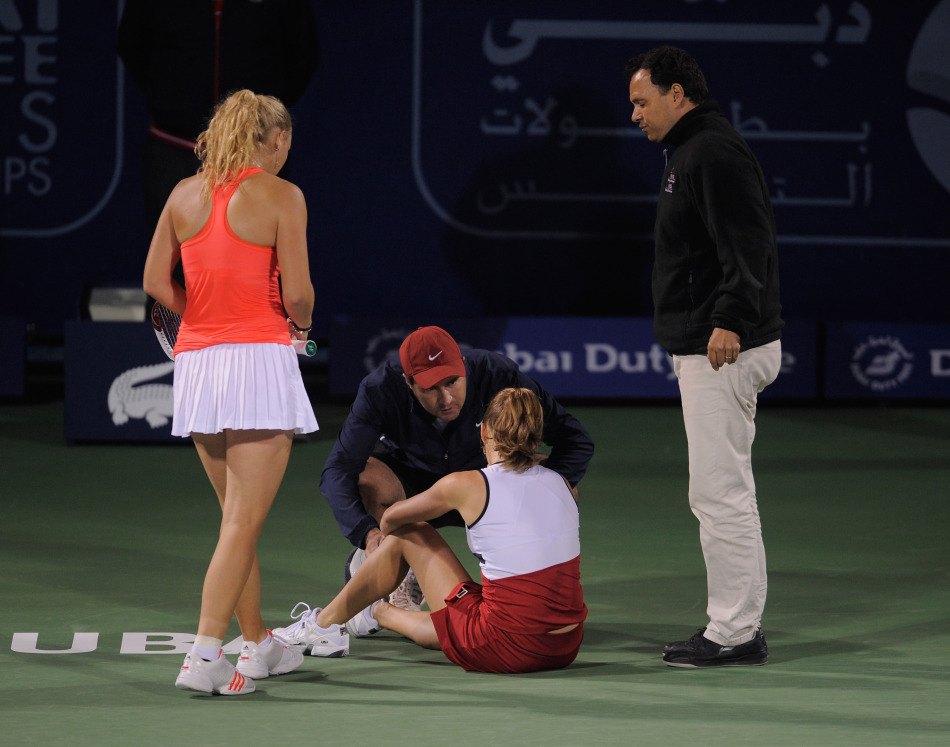 美少女网球赛场受伤记