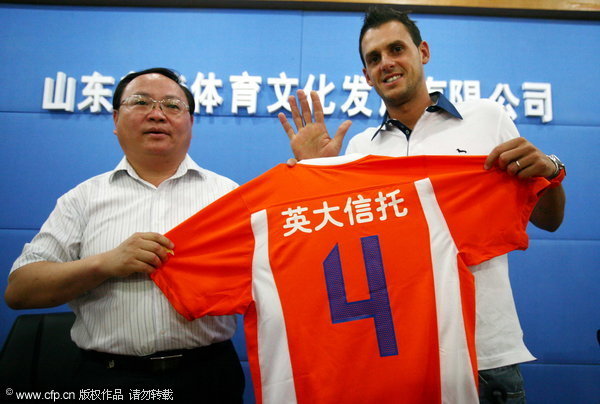 中乙金靴费尔南多：爷爷取名时可能想法比别人多一点 偶像是凯恩