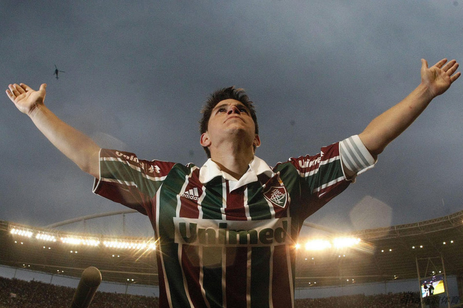 很好奇，为什么S8明明是theshy打不过letme，结果被岁月史书成了jkl打不过uzi？