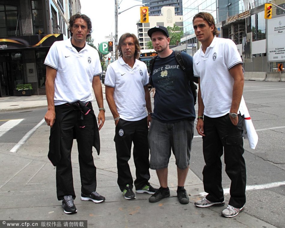 尤文造访加拿大皮耶罗签名皮尔洛逛街 - 新闻中