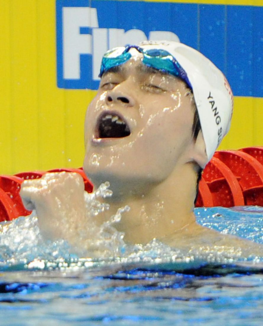 世游赛1500米自由泳孙杨打破世界纪录夺冠_天