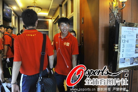 中超争冠队均输球！海港、申花亚冠均输球，退出争冠的蓉城取1分