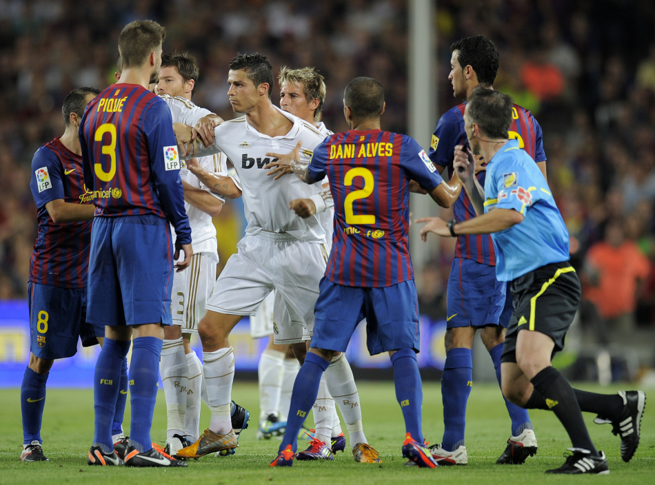 西超级杯皇马巴萨起冲突 - 奥一网,看见了一切