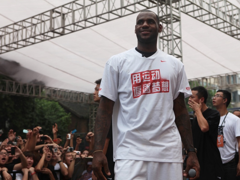 用运动追逐梦想詹姆斯中国行成都站精彩时刻 