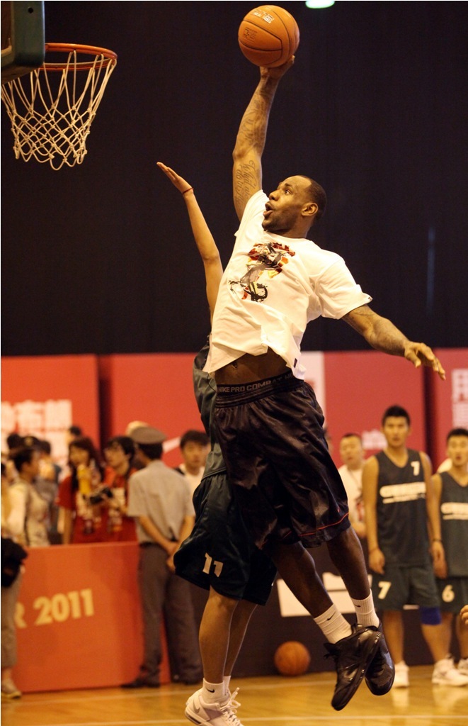 用运动追逐梦想詹姆斯中国行成都站精彩时刻 