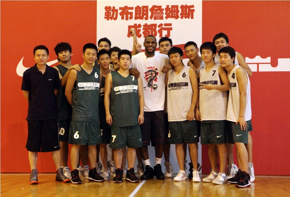 用运动追逐梦想詹姆斯中国行成都站精彩时刻 
