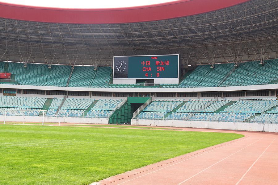 国足教练组考察拓东体育场