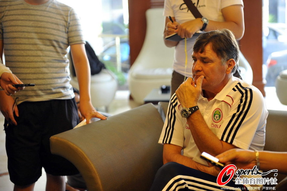 李霄鹏：国安对我们而言是“巨大”的对手