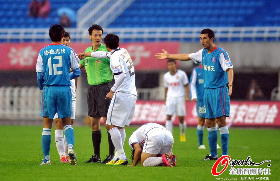 老鷹無緣逆轉！?？怂?6+9狀元10中1，沃克38+5，馬刺替補出奇兵