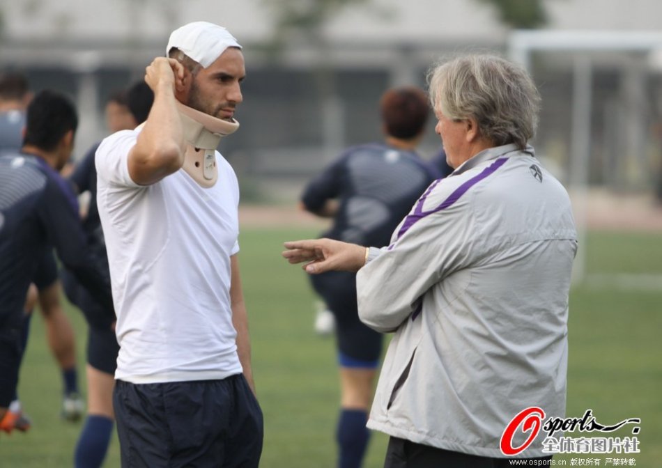 挑大梁！愛德華茲半場13中6砍并列最高16分 罰球3中2