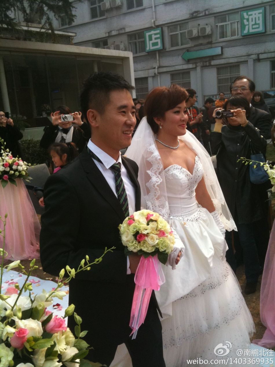 艺体女皇钟玲喜嫁演员东靖川_高清图集_新浪网