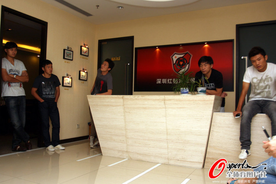 [流言板]AG发布前线训练室速报：哥几个认真备战中