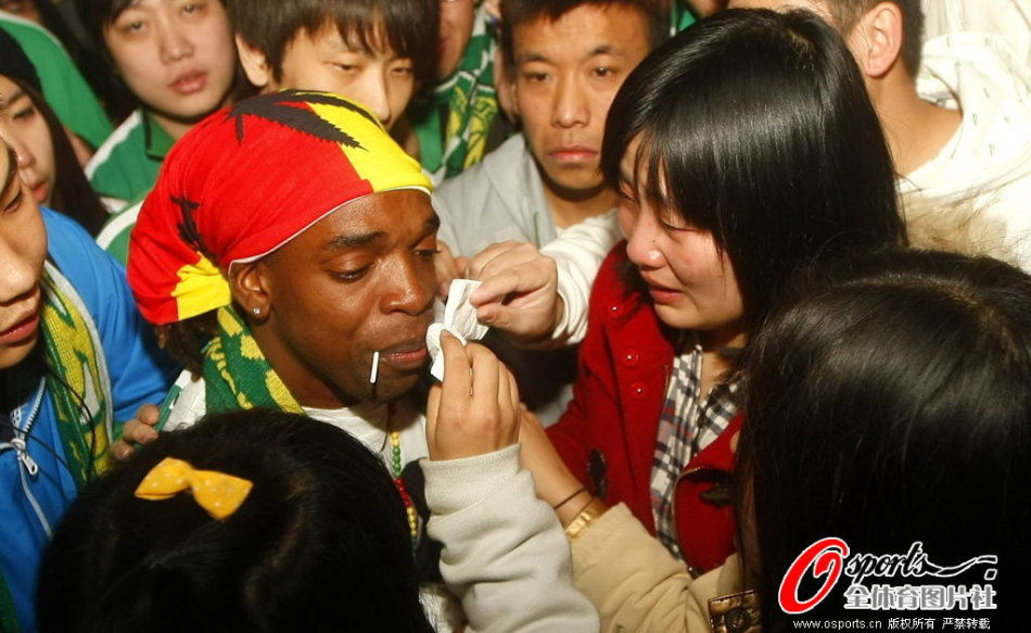 中超争冠队均输球！海港、申花亚冠均输球，退出争冠的蓉城取1分