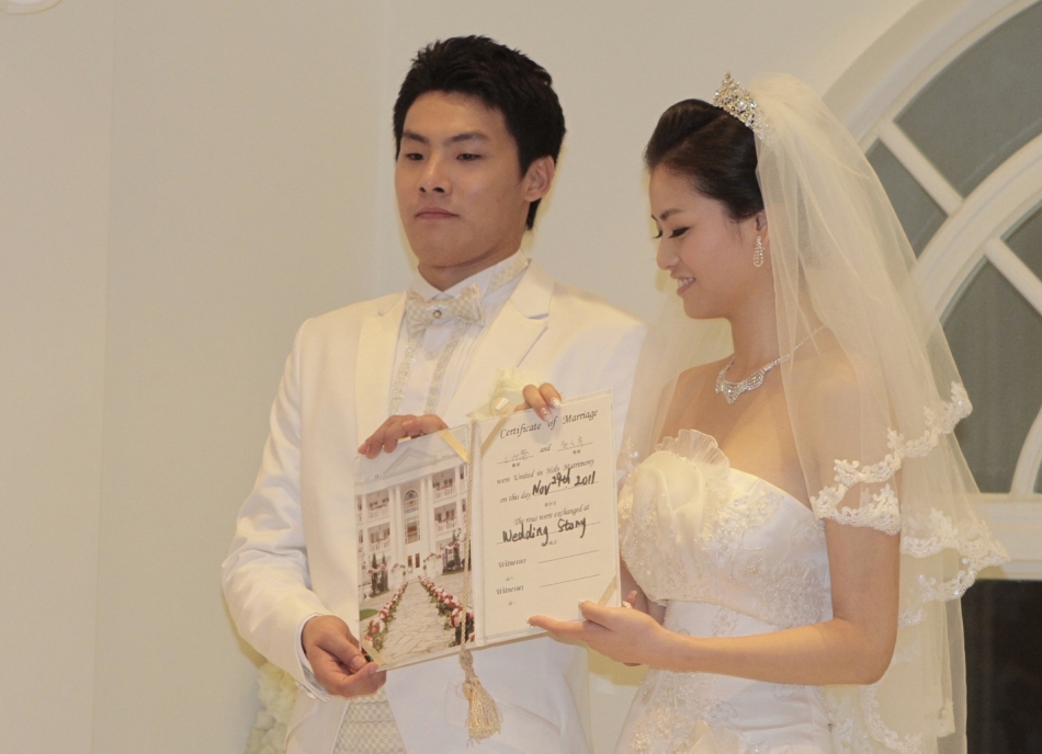 申花门将王大雷大婚_高清图集_新浪网