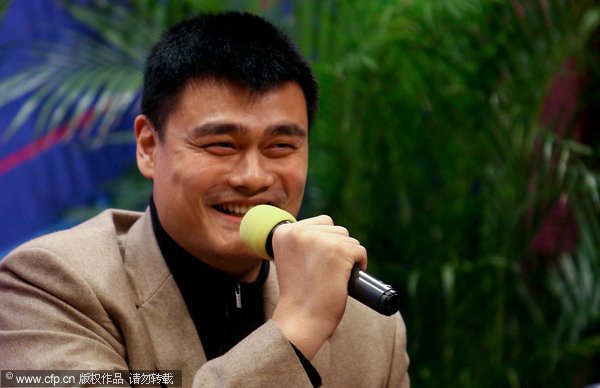 殺瘋了??多特跳球之后一巴掌把福斯特鼻子打破 血流了一手