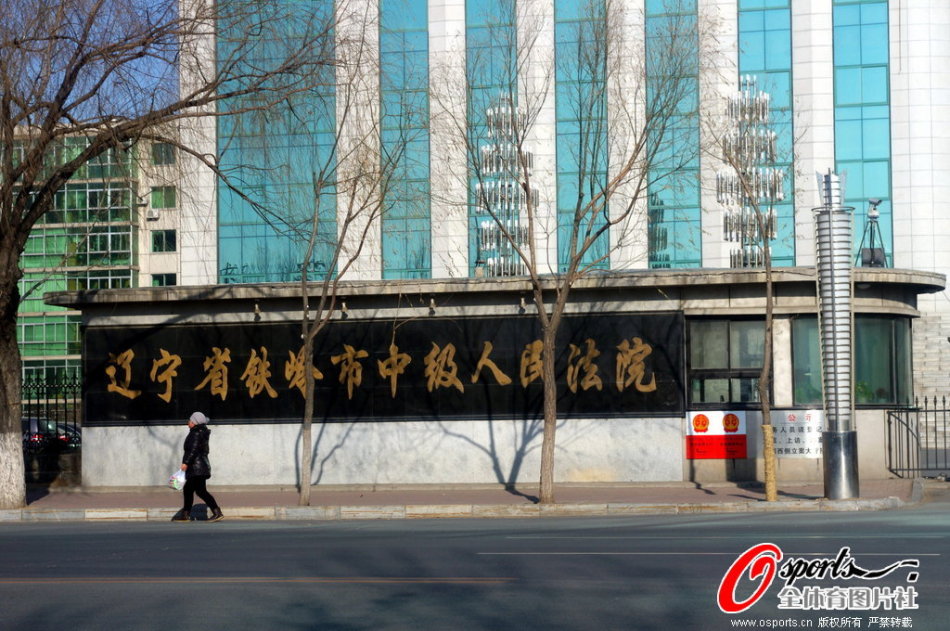 圖啥？蘭德爾后場莫名摟一把吉萊斯皮 被吹轉換犯規&送一罰一擲