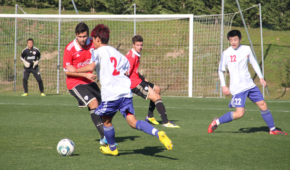 小傘玩中路ad和他玩adc有區別嗎？怎么一到輔助就這么多意見了。