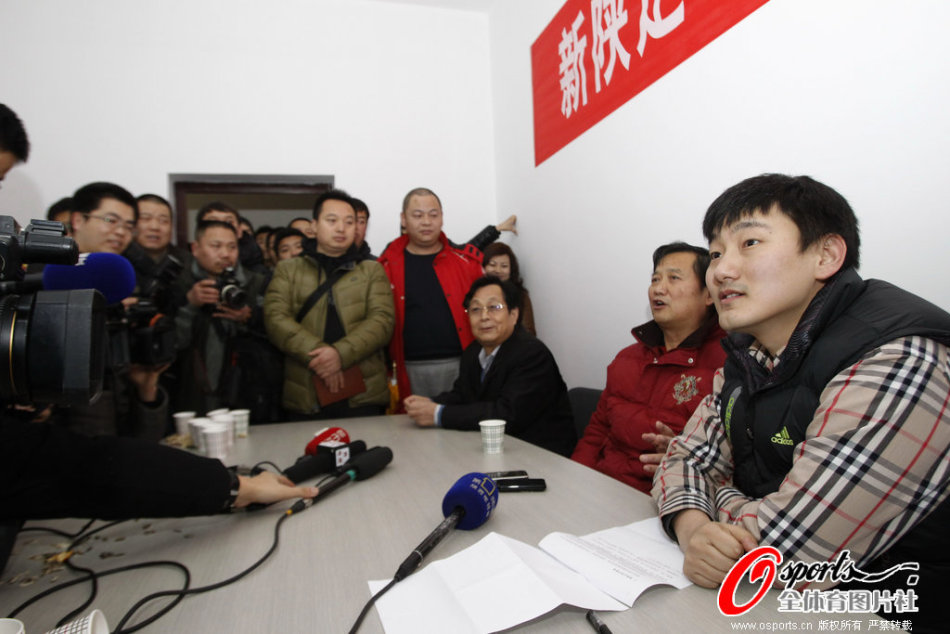 职业选手状态下滑应该坚守赛场还是体面退役？