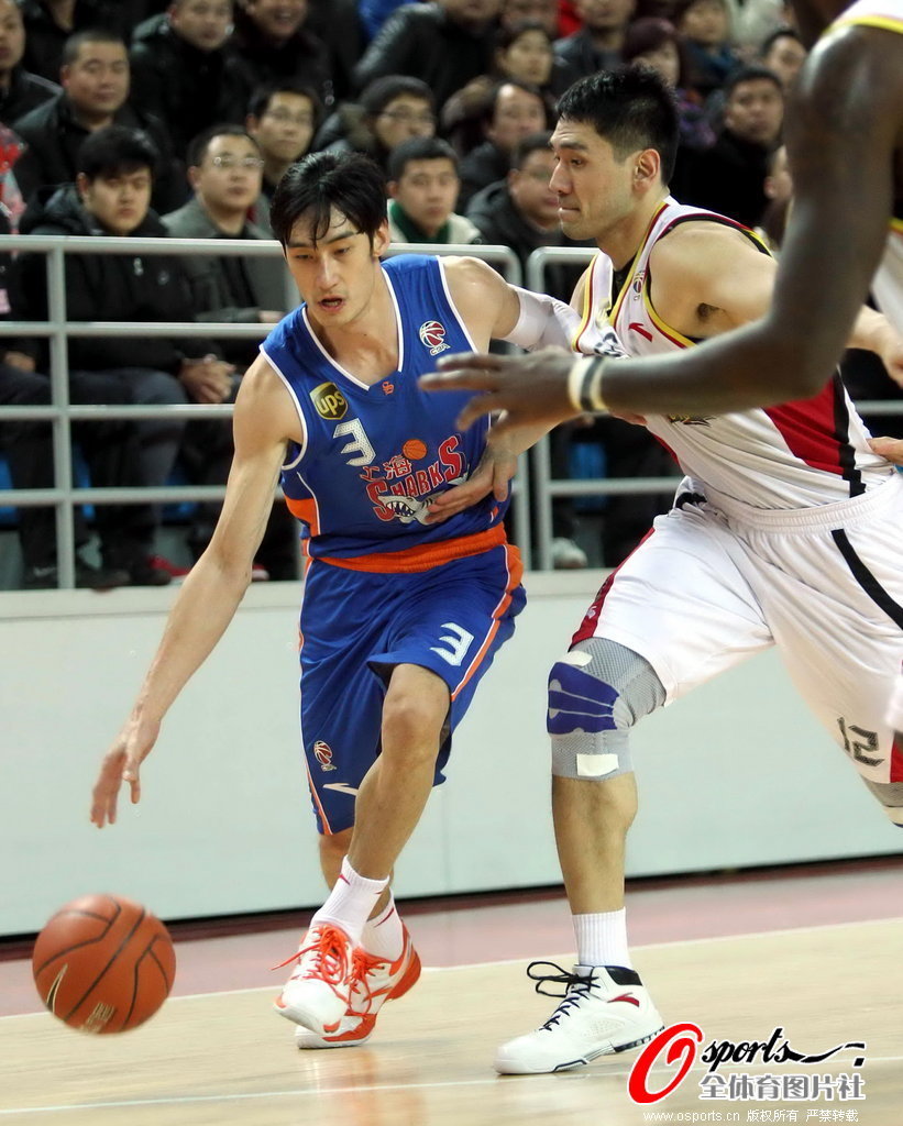 BLG發布選手動態：掉落一個訓練室角落里努力干飯的AD。