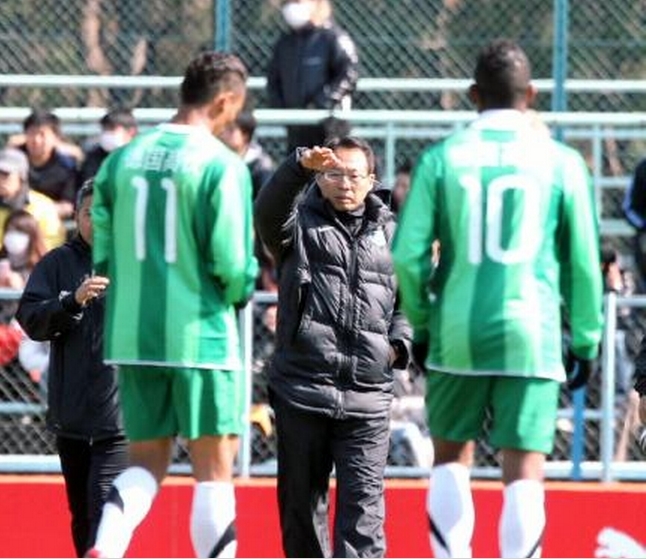 扬科维奇：我和邵佳一很早就认识，他兼具中欧足球特质