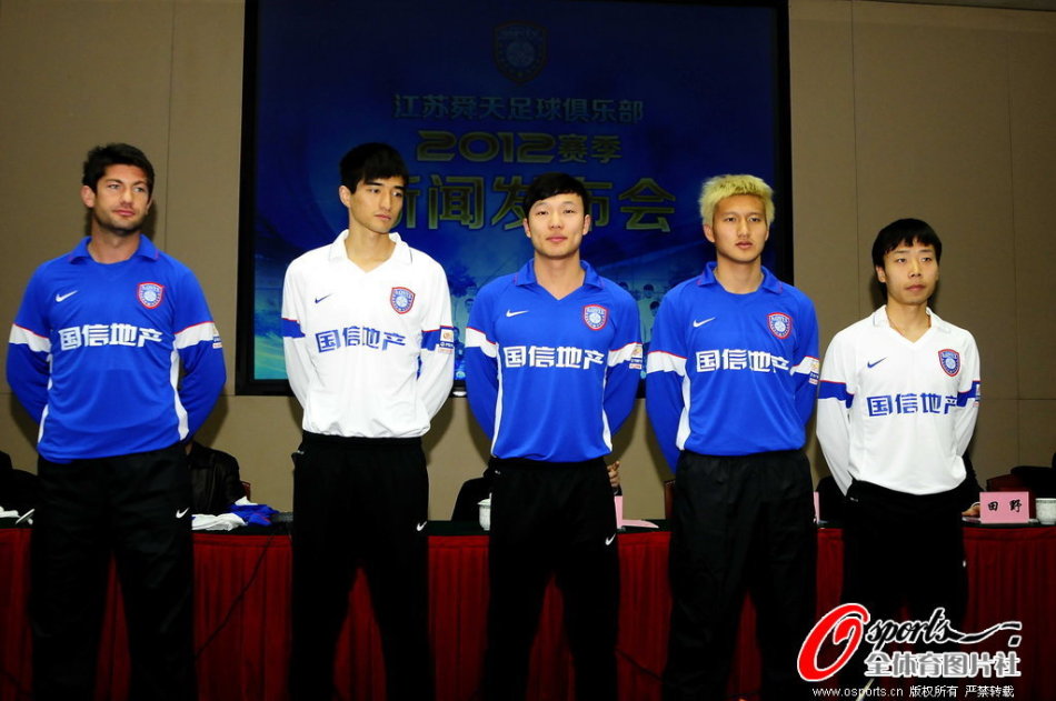 “大巴黎”球星杜埃获得2025欧洲金童奖