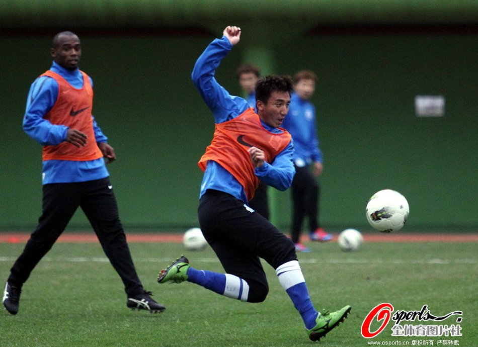 罰款2000美元，NBA對阿爾瓦拉多處以罰款，原因是他假摔