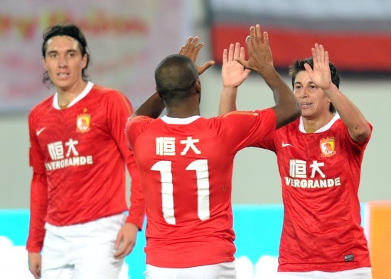 申京讀秒出手欲造約基奇犯規 兩人雙雙后倒 美媒：兩個人瘋狂假摔