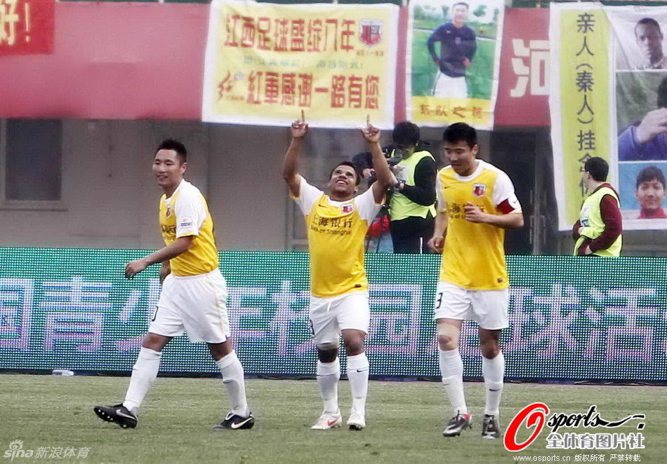 [流言板]詹姆斯：库里在场上最危险的时刻就是他打无球的时候